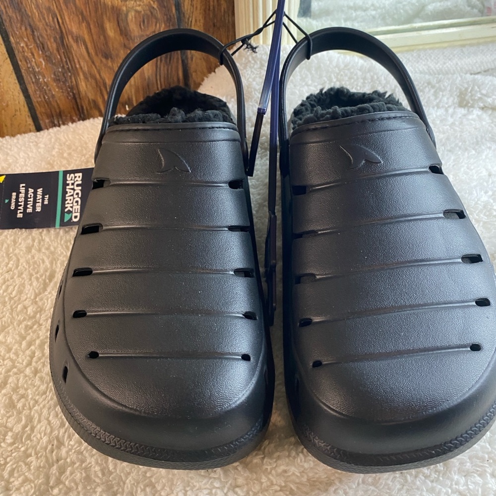 Rugged Shark Black Slip-On Clogs Men’s size 9 Unisex Memory Foam NWT